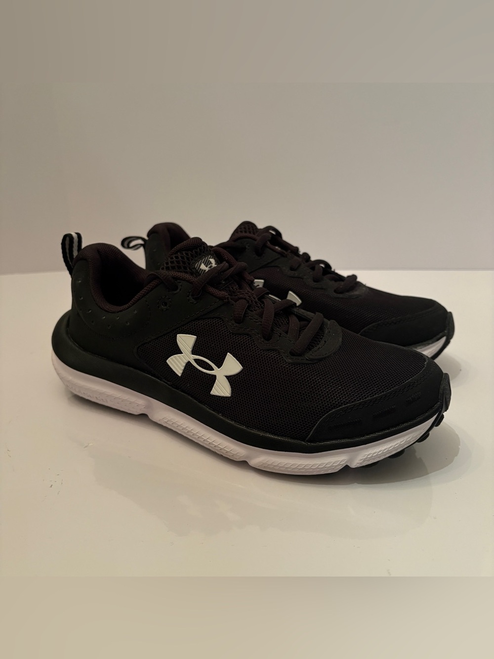 Under Armour Charged Assert 10 Black White Running Shoes Women’s Size 7